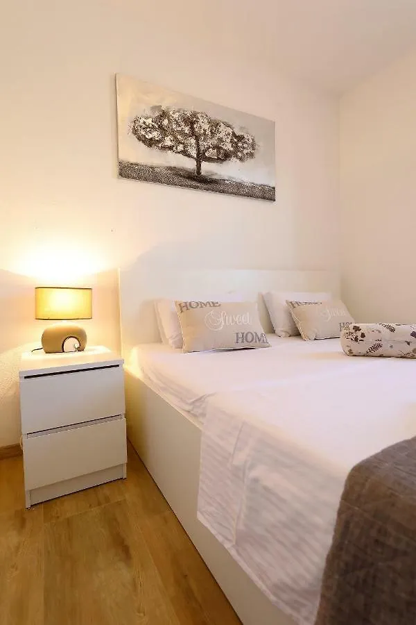 Holiday House Mia Murvica  Kroatien
