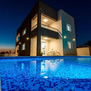  Apartment Zrno