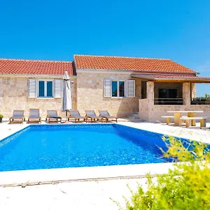  Villa Stone House With Pool